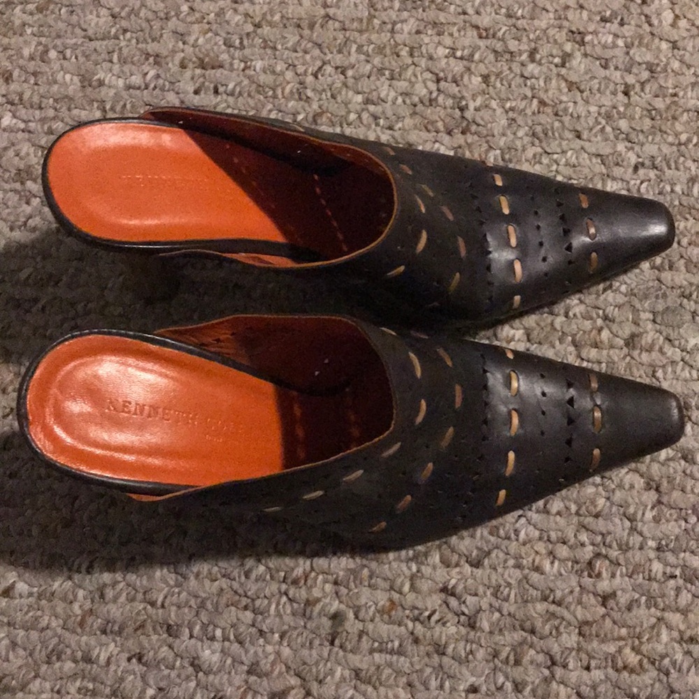 Gently worn Kenneth Cole Brown stitched heel